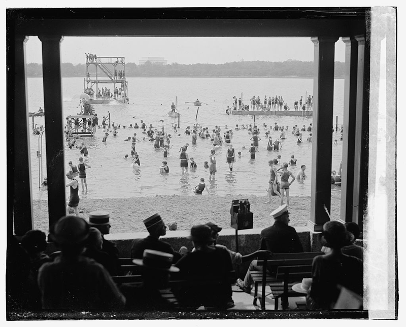 Illustration for article titled Vintage Beach